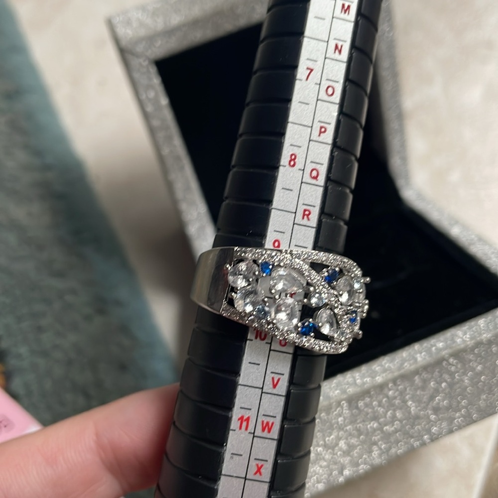 Elegant Silver and Blue Gemstone Ring - Picture 12 of 17